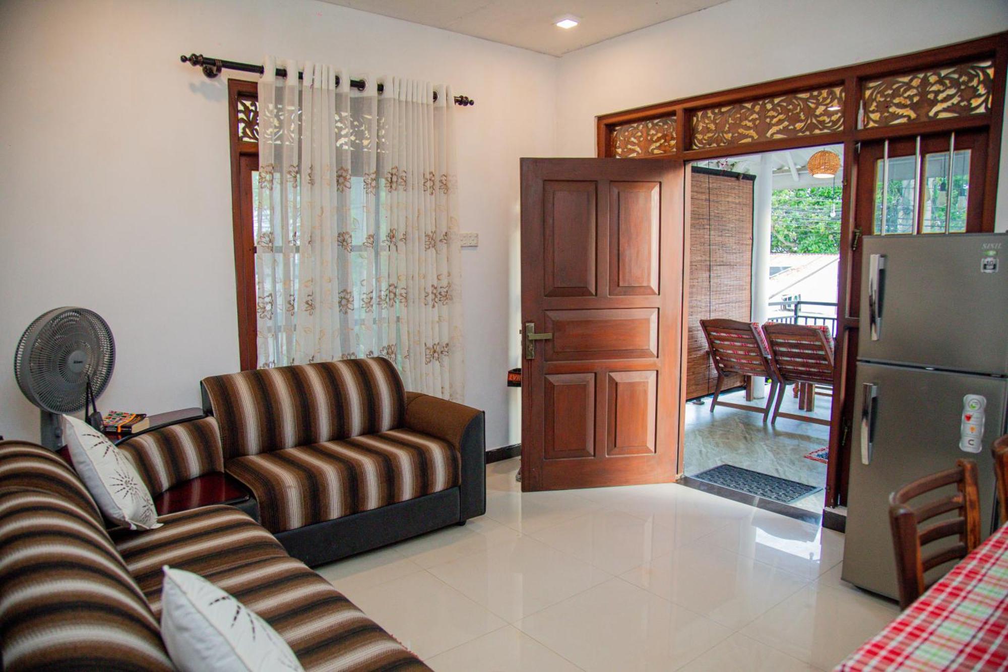 Shiny Villa أونا واتونا المظهر الخارجي الصورة